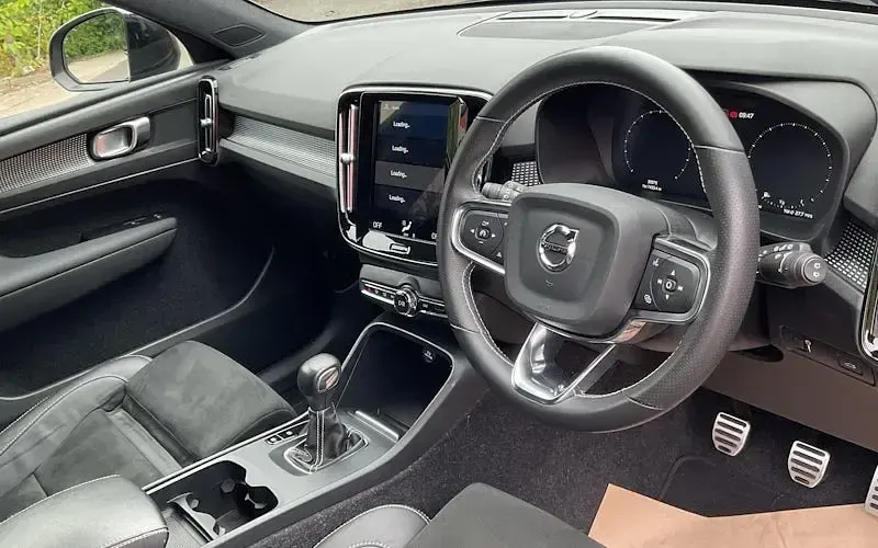 Used Volvo XC40 R-Design 163 HP (119 kW) 2021 Black SUV