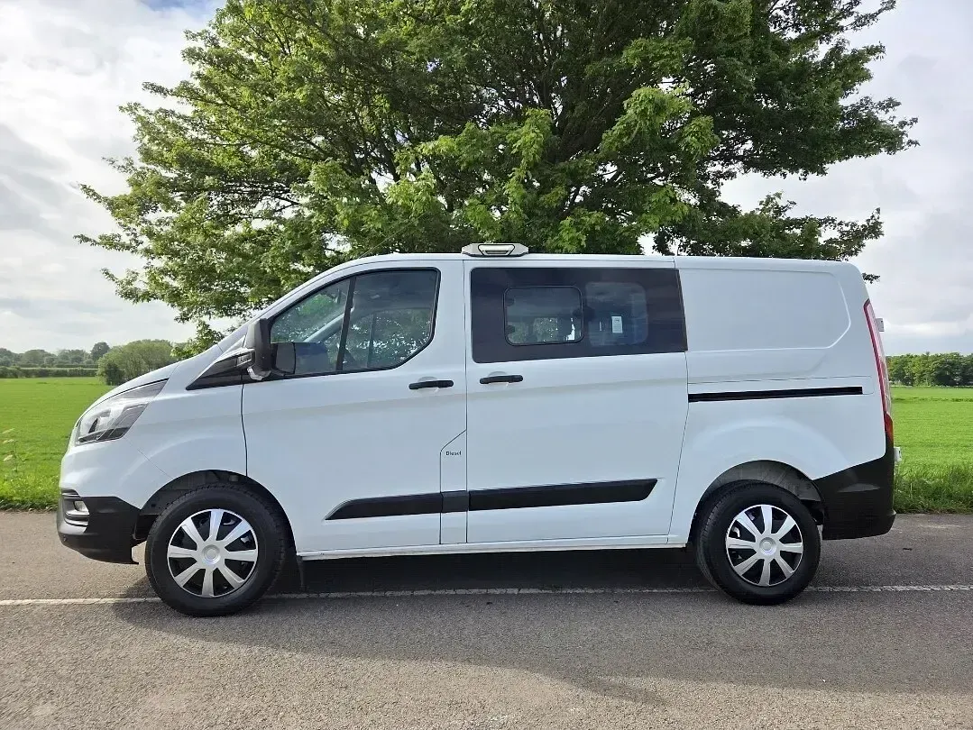 Used Ford Transit Custom 2019 White Estate