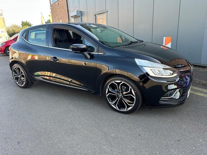 Black Used 2017 Renault Clio IV Dynamique Hatchback | £6,290 (Fair price) - Image 1/4
