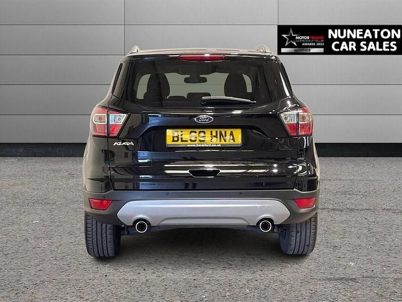 Begagnad Ford Kuga Titanium 120 HK (88 kW) 2019 Svart SUV