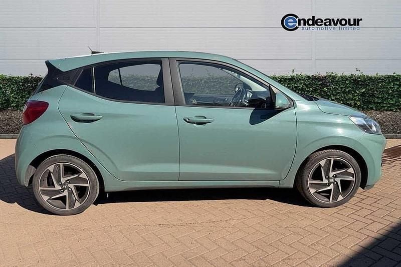 Used Hyundai i10 Premium 67 HP (49 kW) 2022 Green Hatchback