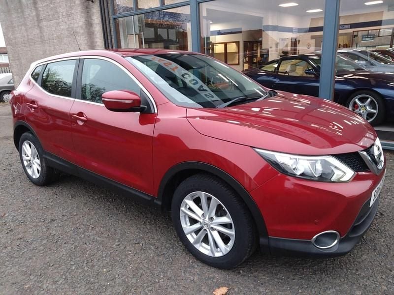 Red Used 2014 Nissan Qashqai Acenta SUV | £5,595 (Super price) - Image 1/4