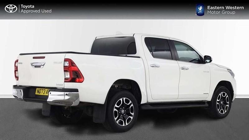 Usado Toyota HiLux 201 HP (147 kW) 2023 Branco Pickup