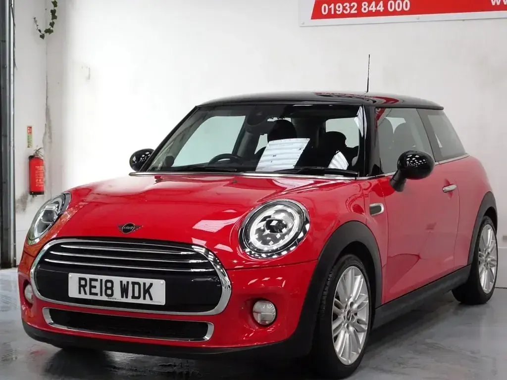 Używany Mini Cooper Hatch 136 KM (100 kW) 2018 Czerwony Hatchback