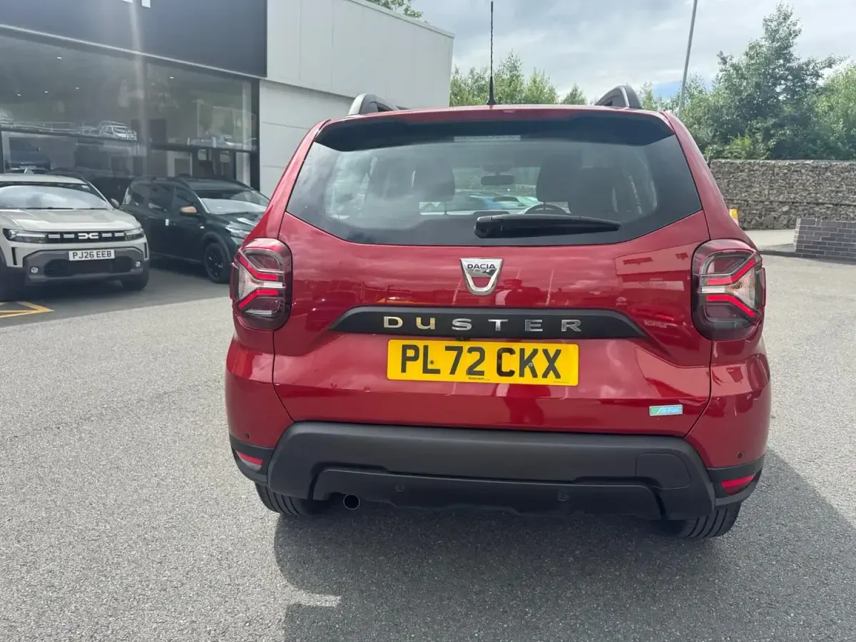 Used Dacia Duster Comfort 90 HP (66 kW) 2023 Red SUV