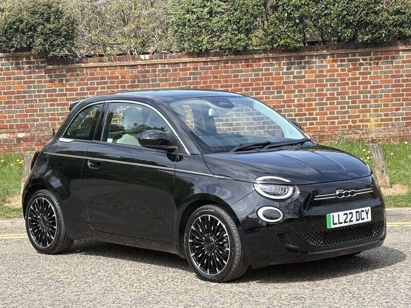Black Used 2022 Fiat 500e La Prima Hatchback | £16,249 (Fair price) - Image 1/4