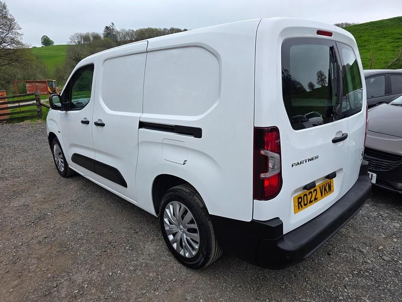 Used Peugeot Partner Premium 131 HP (96 kW) 2022 White MPV