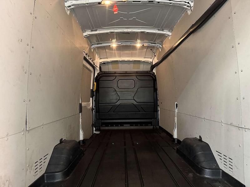 Used Ford Transit Trend 130 HP (95 kW) 2022 White Van