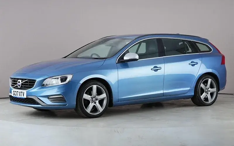 Used Volvo V60 R-Design 120 HP (88 kW) 2017 Blue Estate