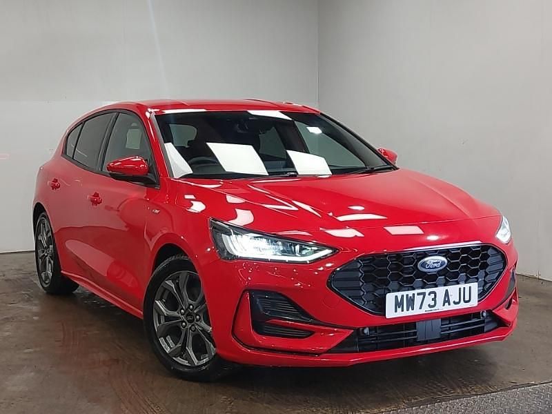 Used Ford Focus ST-Line 125 HP (91 kW) 2023 Red Hatchback