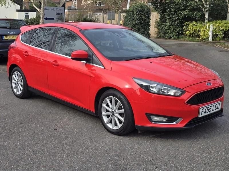 Used Ford Focus Titanium 120 HP (88 kW) 2015 Red Hatchback
