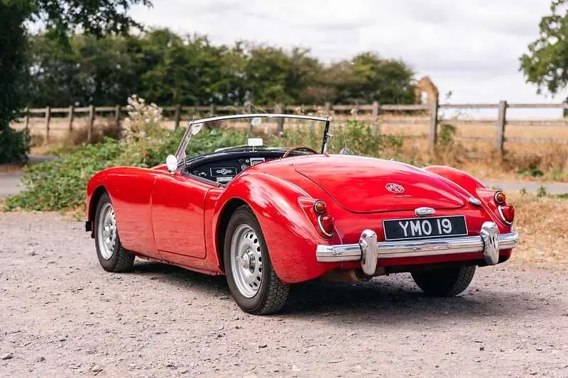 Used MG Twin Cam 108 HP (79 kW) 1984 Red