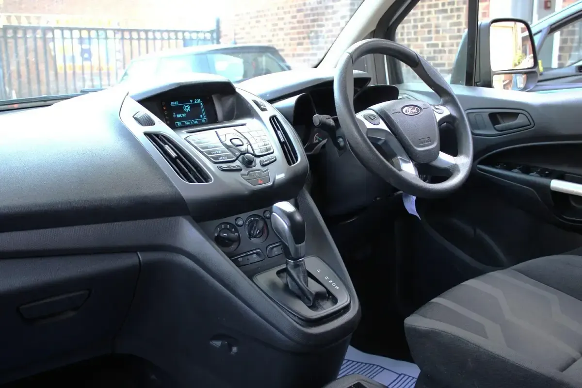 Used Ford Grand Tourneo Connect Zetec 120 HP (88 kW) 2018 Silver MPV