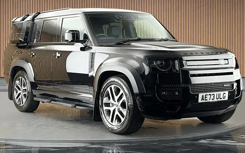 Used Land Rover Defender SE Dynamic 300 HP (220 kW) 2023 SUV