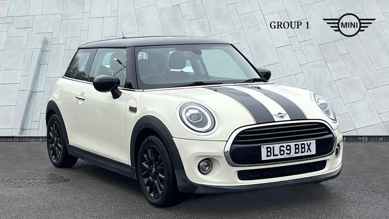 Usado Mini Cooper Classic 136 HP (100 kW) 2019 Branco Citadino