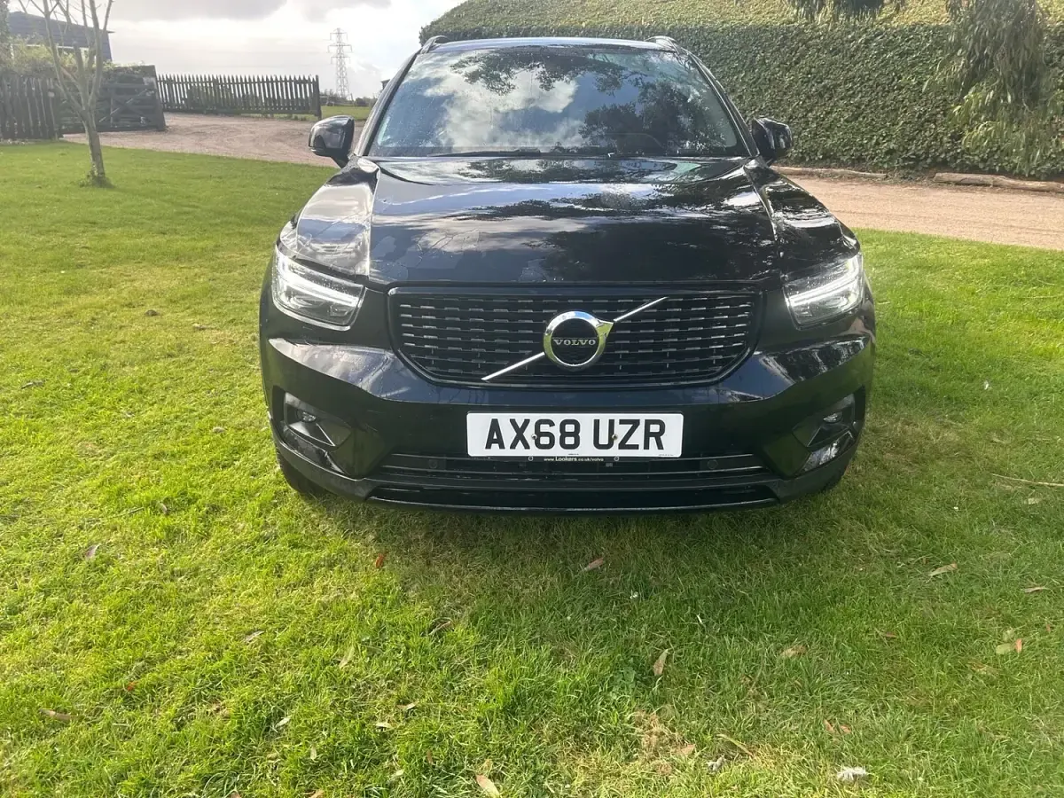 Used Volvo XC40 R-Design 150 HP (110 kW) 2019 Black SUV