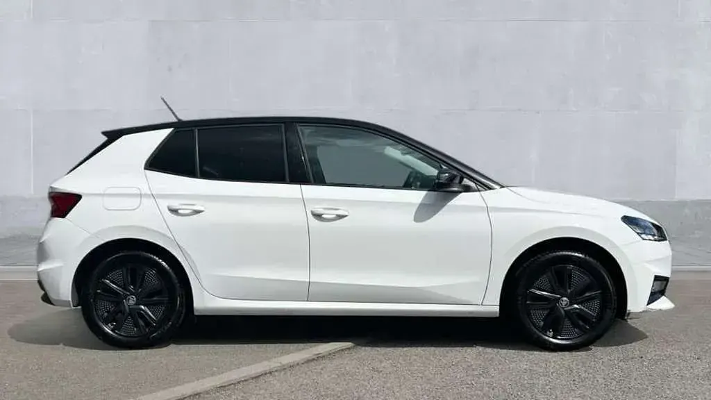 Used Skoda Fabia Colour Edition 80 HP (58 kW) 2022 Candy white black magic pearl effect Hatchback