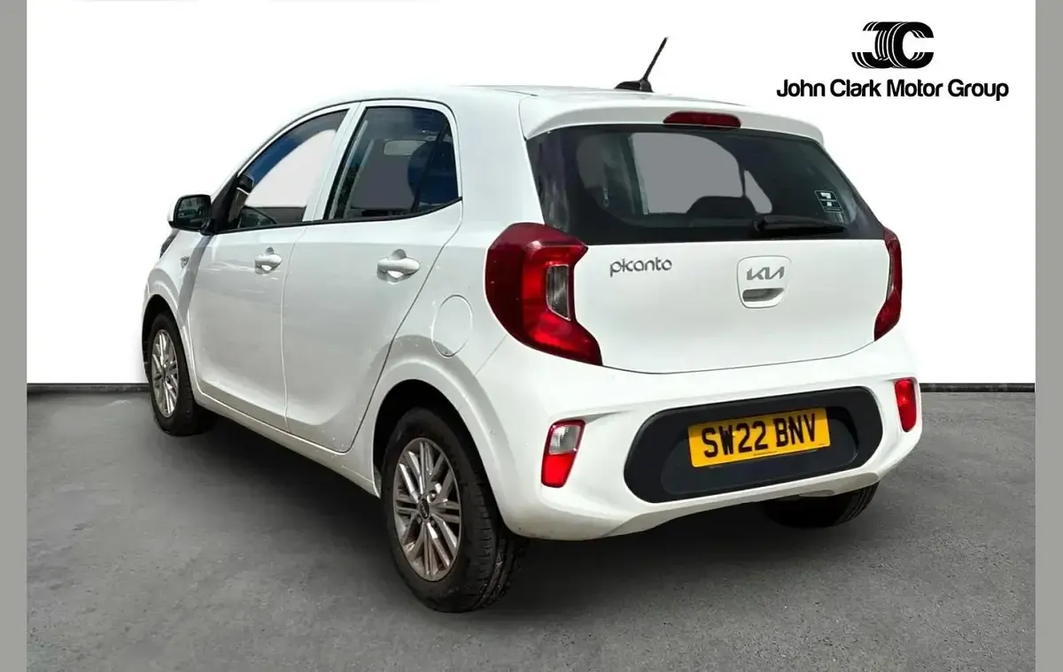 Used Kia Picanto 65 HP (47 kW) 2022 White Hatchback
