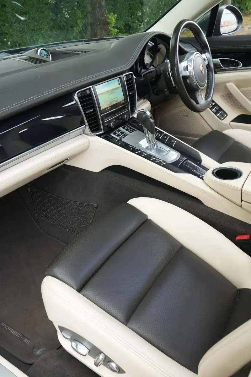 Used Porsche Panamera 300 HP (220 kW) 2015 Grey Hatchback