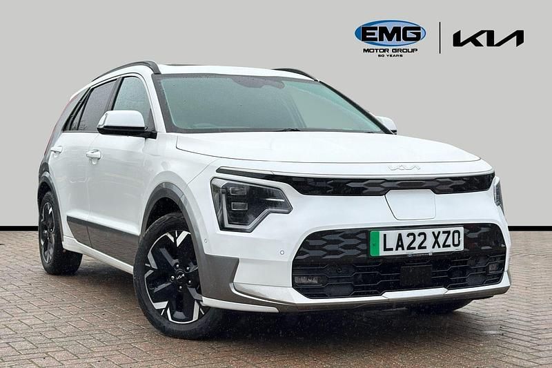 White Used 2022 Kia e-Niro 4 SUV | £19,995 (Fair price) - Image 1/3