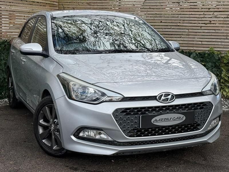Używany Hyundai i20 SE 100 KM (73 kW) 2015 Srebrny Hatchback