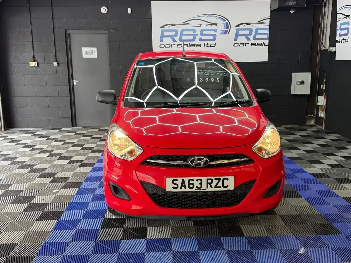 Used Hyundai i10 Classic 83 HP (61 kW) 2013 Red Hatchback