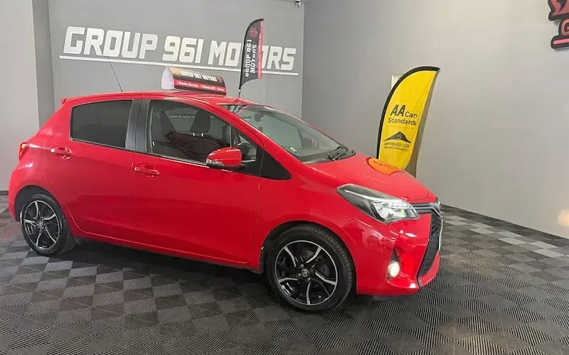 Used Toyota Yaris Sport 99 HP (72 kW) 2015 Red Hatchback