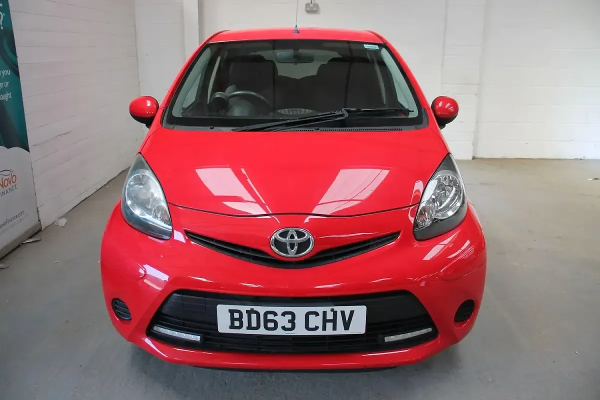 Used Toyota Aygo Style 68 HP (50 kW) 2013 Red Hatchback