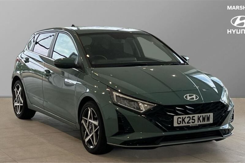 Mangrove green Used 2025 Hyundai i20 Ultimate Hatchback | £21,175 (Expensive) - Image 1/4