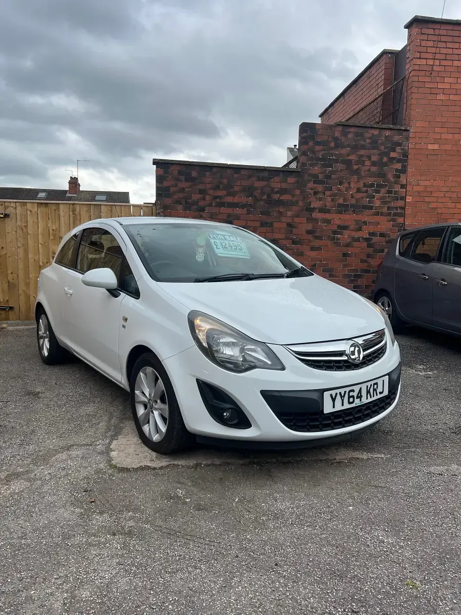 Used Vauxhall Corsa Excite 65 HP (47 kW) 2014 White Hatchback