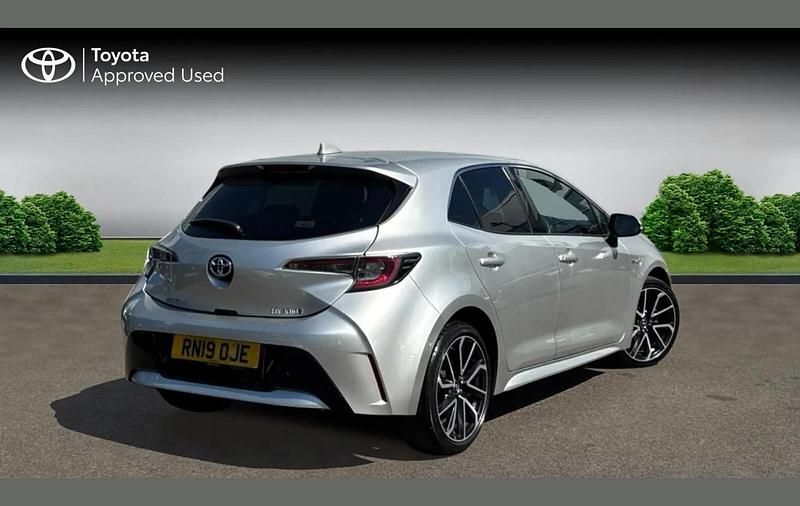 Używany Toyota Corolla 122 KM (89 kW) 2019 Srebrny Hatchback