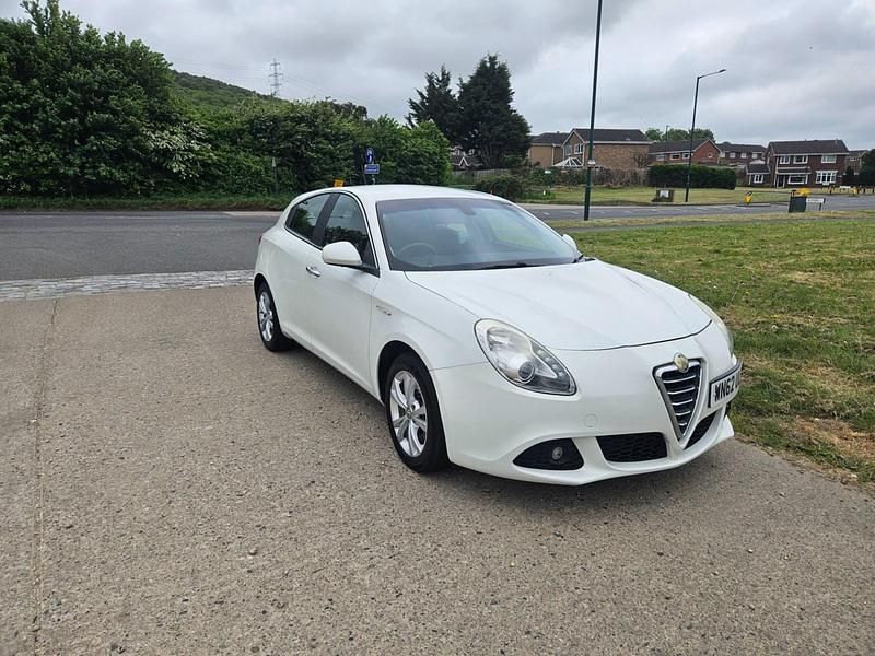 Used Alfa Romeo Giulietta Lusso 140 HP (102 kW) 2012 White Hatchback