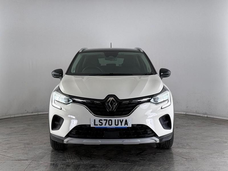 Used Renault Captur Iconic 131 HP (96 kW) 2020 White/black SUV