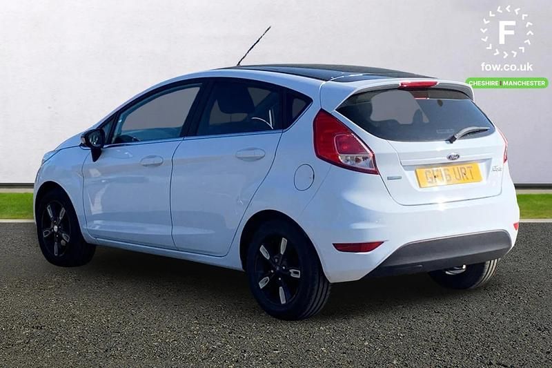 Used Ford Fiesta Zetec 101 HP (74 kW) 2016 White Hatchback