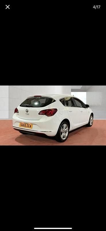 Used Vauxhall Astra SRi 100 HP (73 kW) 2015 White Hatchback