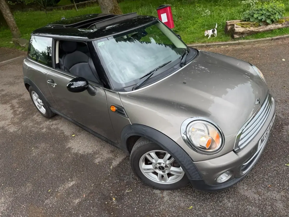 Used Mini Cooper Hatch 122 HP (89 kW) 2011 Silver Hatchback