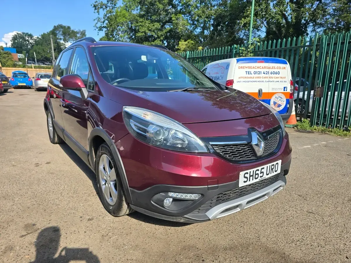 Used Renault Scénic III Dynamique 110 HP (80 kW) 2015 Red MPV