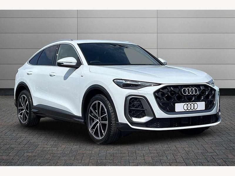 White Used 2025 Audi Q5 Sportback Advanced SUV | £50,450 (Fair price) - Image 1/4
