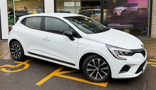 White Used 2022 Renault Clio V Evolution Hatchback | £14,695 (Fair price) - Image 1/2