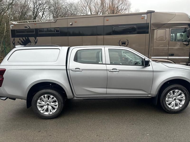 New Isuzu D-Max 2025 Silver Pickup