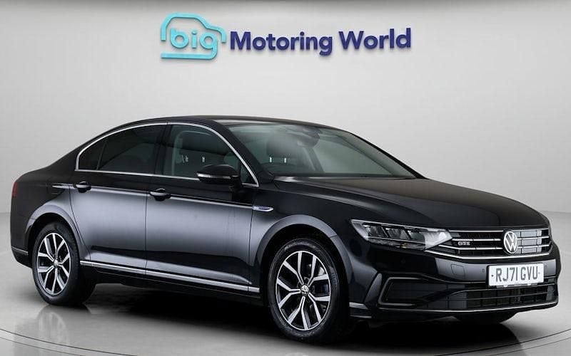 Used 2021 VW Passat GTE Sedan | £14,900 (Fair price) - Image 1/4