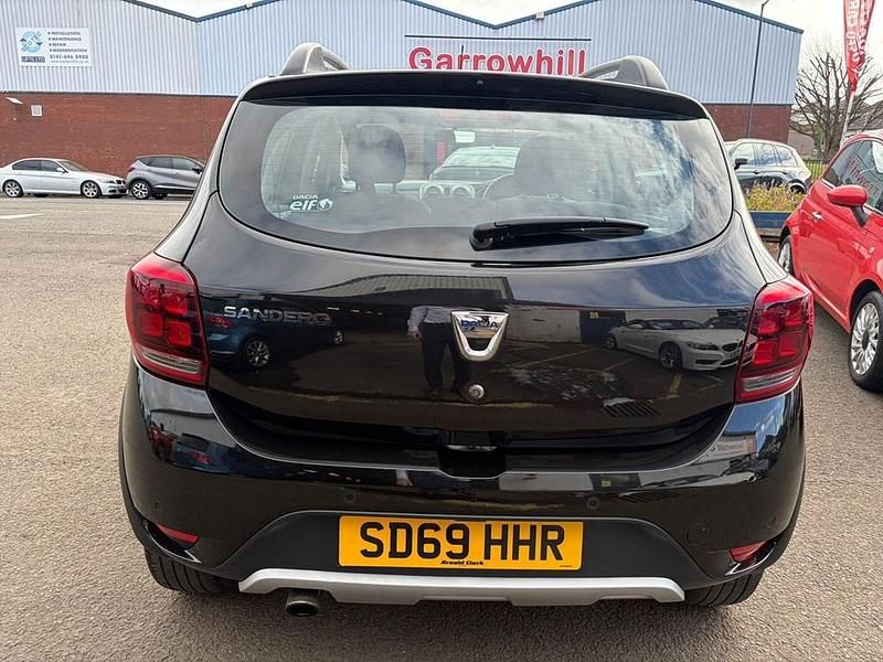 Begagnad Dacia Sandero Comfort 90 HK (66 kW) 2019 Svart Halvkombi