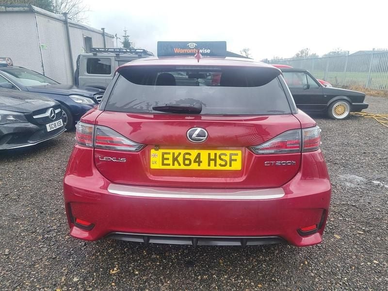 Used Lexus CT200h 136 HP (100 kW) 2014 Red Hatchback