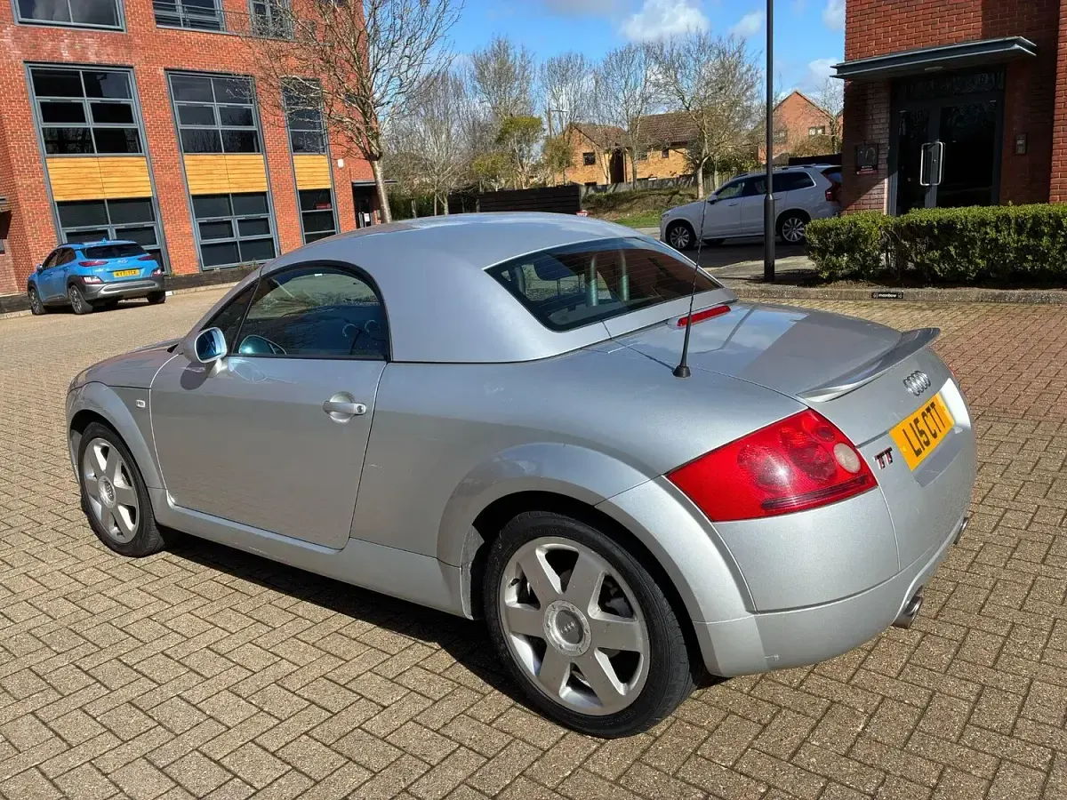 Used Audi TT Roadster 225 HP (165 kW) 2000 Silver Cabriolet