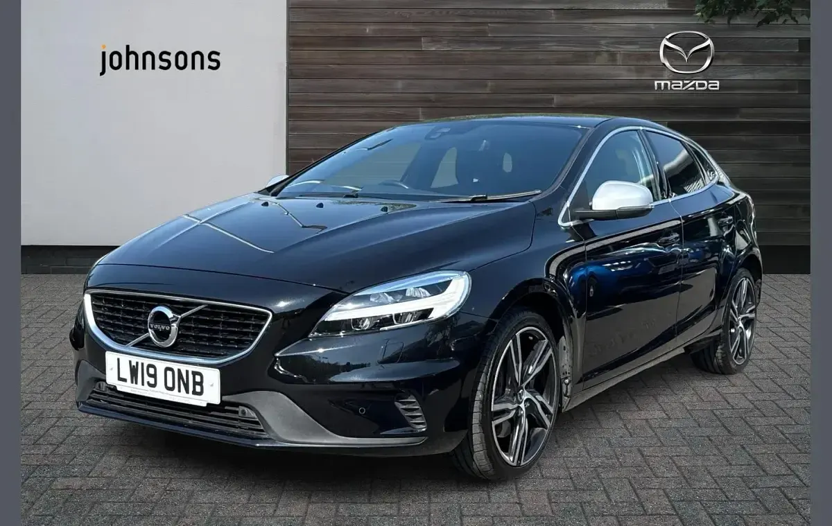 Used Volvo V40 R-Design 150 HP (110 kW) 2019 Black Hatchback