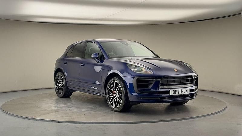 Gentian blue metallic Used 2022 Porsche Macan SUV | £44,700 (Super price) - Image 1/4