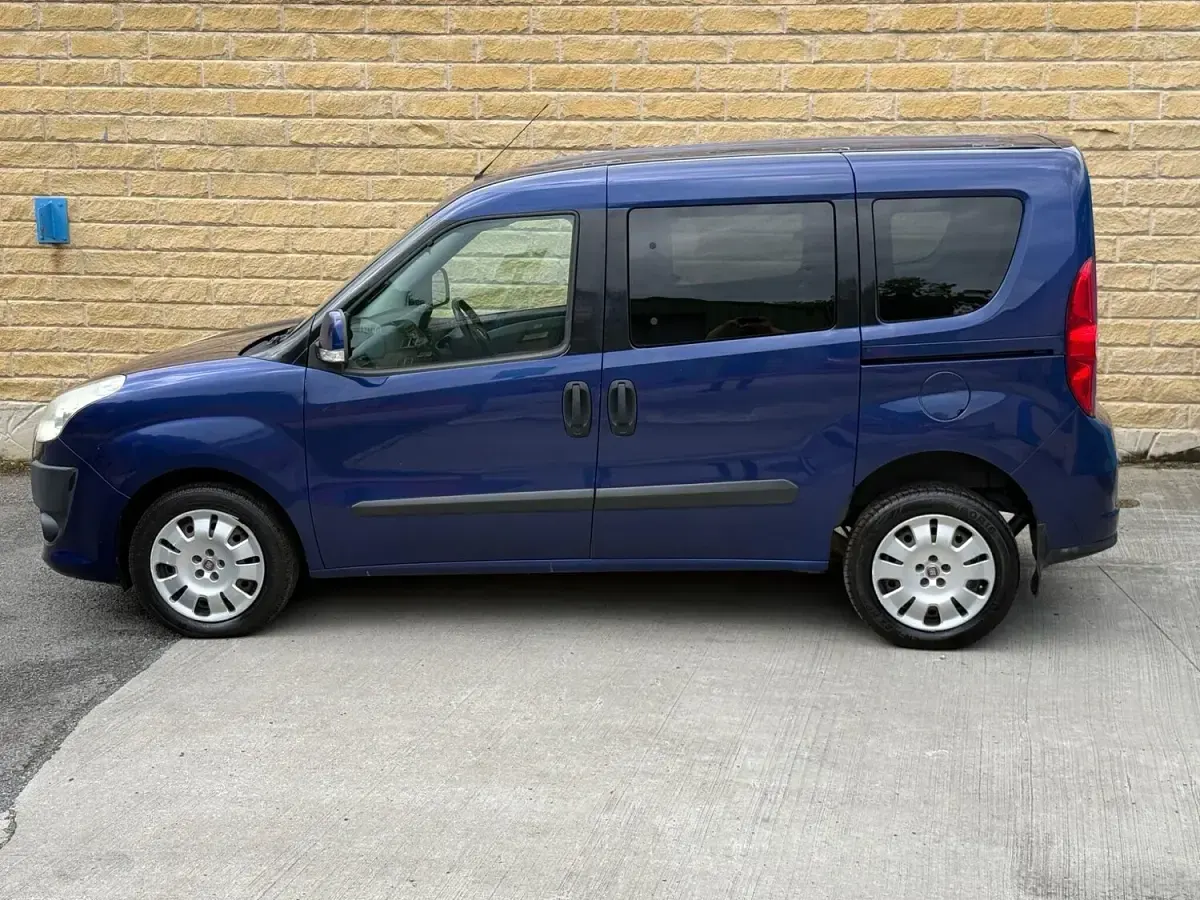 Used Fiat Doblò Dynamic 105 HP (77 kW) 2011 Blue MPV