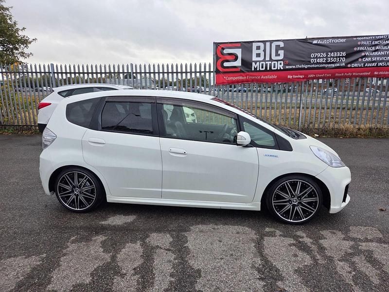 Used Honda Fit 102 HP (75 kW) 2025 Silver Hatchback