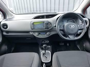 Used Toyota Yaris Hybrid 100 HP (73 kW) 2019 Red Hatchback