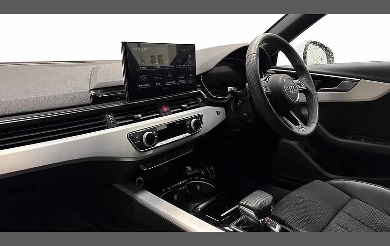 Used Audi A4 S-Line 200 HP (147 kW) 2024 White Estate